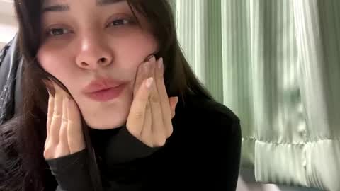 Snapshot of cindieknous chatting on 05.15.26 Lin online show from 05.15.26