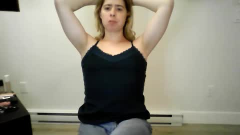 Snapshot of cindyfitness chatting on 10.25.25 cindyfitness online show from 10.25.25