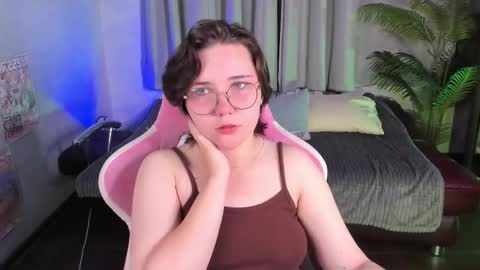Snapshot of cinemagirl chatting on 09.20.25 Lily online show from 09.20.25