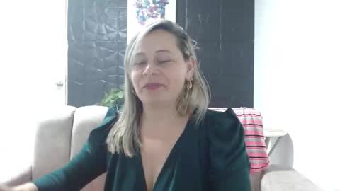 Snapshot of cinthia1609 chatting on 02.25.25 cinthia1609 online show from 02.25.25