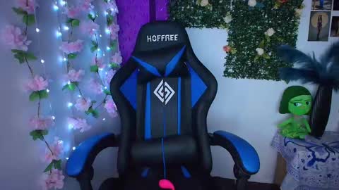 Snapshot of cinthiacarter chatting on 09.13.25 CinthiaCarter online show from 09.13.25