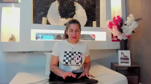 Cinthya  online show from 10.17.25