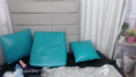 Snapshot of cintia_leon chatting on 09.11.25 cintia_leon online show from 09.11.25