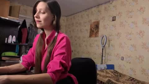 Snapshot of cirabonnet chatting on 11.05.25 Lisa Salivan online show from 11.05.25