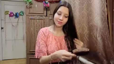 Snapshot of cirabonnet chatting on 12.16.25 Lisa Salivan online show from 12.16.25