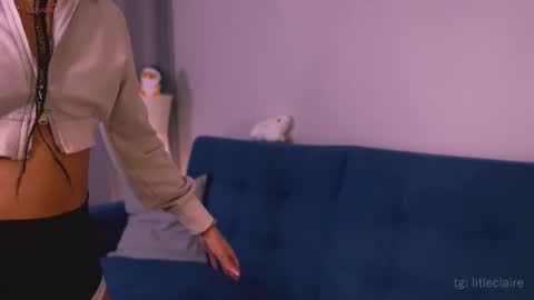 Snapshot of claire_amoure chatting on 11.08.25 Claire online show from 11.08.25