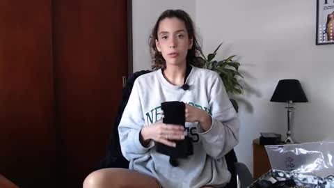 Snapshot of clairevarhol chatting on 10.18.25 clairevarhol online show from 10.18.25