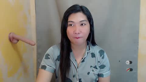 Snapshot of clairewntr_ chatting on 12.16.24 CLAIRE online show from 12.16.24