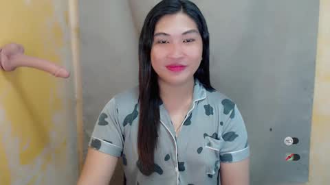 Snapshot of clairewntr_ chatting on 12.16.24 CLAIRE online show from 12.16.24