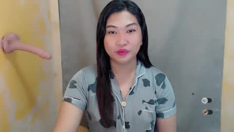 Snapshot of clairewntr_ chatting on 12.17.24 CLAIRE online show from 12.17.24