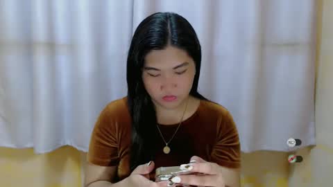 Snapshot of clairewntr_ chatting on 12.17.24 CLAIRE online show from 12.17.24