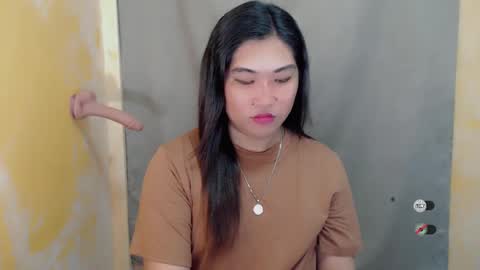 Snapshot of clairewntr_ chatting on 12.17.24 CLAIRE online show from 12.17.24