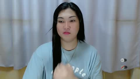 Snapshot of clairewntr_ chatting on 12.22.24 CLAIRE online show from 12.22.24