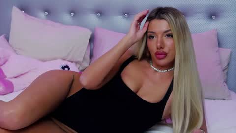 ClaraHazel online show from 01.05.25