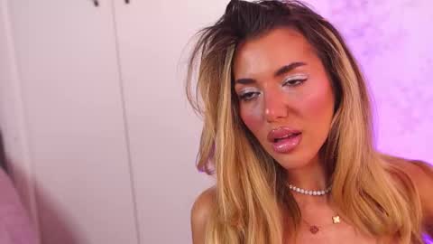 ClaraHazel online show from 11.12.25