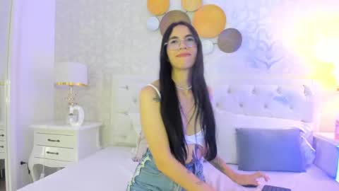 Snapshot of clarisse28 chatting on 01.08.25 Mistress Clarisse online show from 01.08.25