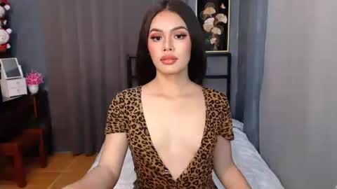 Snapshot of classy_maika chatting on 01.28.25 maika online show from 01.28.25