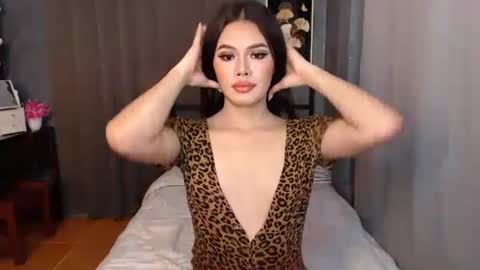 Snapshot of classy_maika chatting on 02.25.25 maika online show from 02.25.25