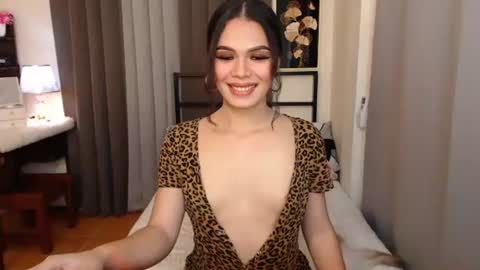 Snapshot of classy_maika chatting on 09.13.25 maika online show from 09.13.25