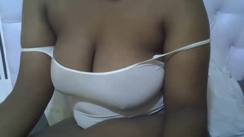 Snapshot of classy_zoey chatting on 10.07.25 classy_zoey online show from 10.07.25