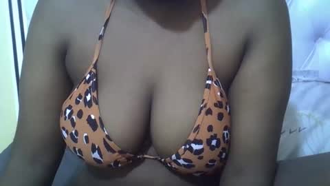 Snapshot of classy_zoey chatting on 10.08.25 classy_zoey online show from 10.08.25