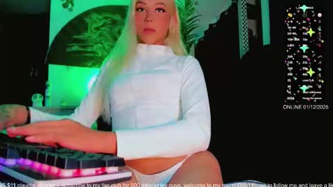 Snapshot of claudia_cooper chatting on 12.02.25 online show from 12.02.25