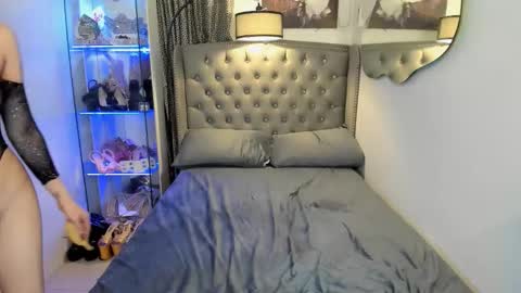 Naughty Claudia online show from 10.18.25