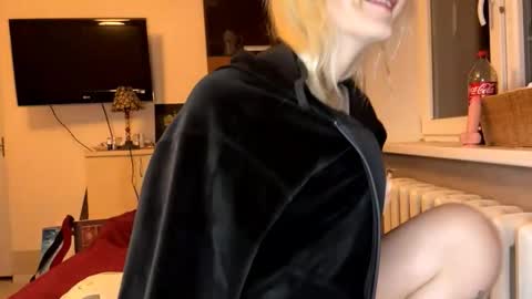 Snapshot of clementinehollner chatting on 10.25.25 Jenny online show from 10.25.25