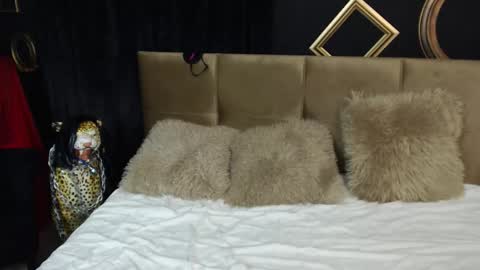 Snapshot of cleo_frost chatting on 10.27.25 Cleo online show from 10.27.25