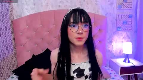 Snapshot of cleo_nilee chatting on 10.21.25 cleo online show from 10.21.25