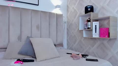 clhoe_johnson_ online show from 11.20.25