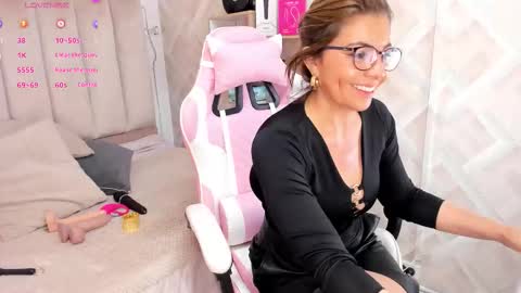 clhoe_johnson_ online show from 12.04.25