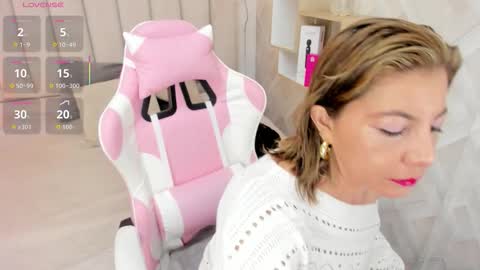 clhoe_johnson_ online show from 12.17.25