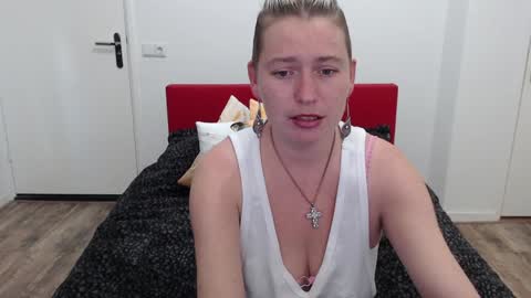 Snapshot of clittytastic chatting on 01.10.25 Syl online show from 01.10.25