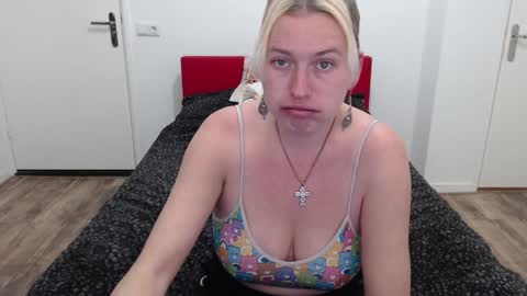 Snapshot of clittytastic chatting on 01.15.25 Syl online show from 01.15.25