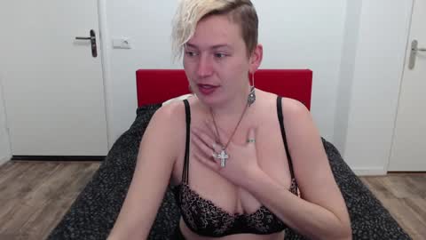 Snapshot of clittytastic chatting on 01.17.25 Syl online show from 01.17.25