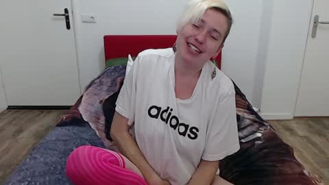 Snapshot of clittytastic chatting on 01.27.25 Syl online show from 01.27.25