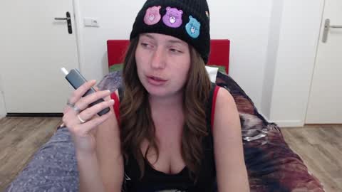 Snapshot of clittytastic chatting on 01.28.25 Syl online show from 01.28.25