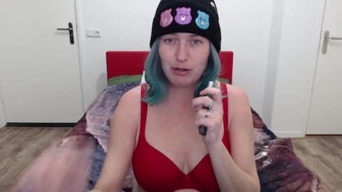 Snapshot of clittytastic chatting on 01.28.25 Syl online show from 01.28.25