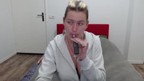 Snapshot of clittytastic chatting on 02.05.25 Syl online show from 02.05.25