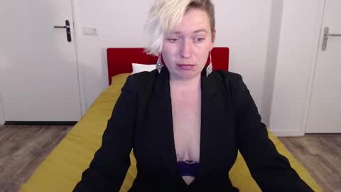 Snapshot of clittytastic chatting on 02.21.25 Syl online show from 02.21.25