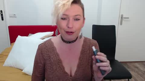 Snapshot of clittytastic chatting on 02.27.25 Syl online show from 02.27.25
