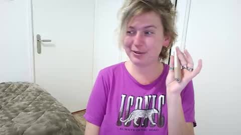 Syl  online show from 12.17.25