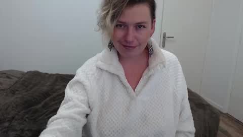 Syl  online show from 01.12.26