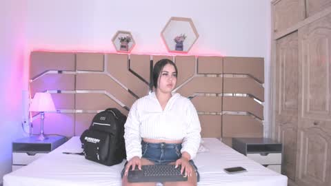 Cloe Online de 600 a 1400 online show from 01.18.25