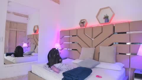 Cloe Online de 600 a 1400 online show from 10.18.25