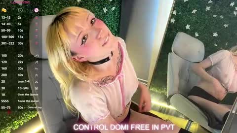 Snapshot of cloe_five chatting on 09.18.25 CLOE online show from 09.18.25