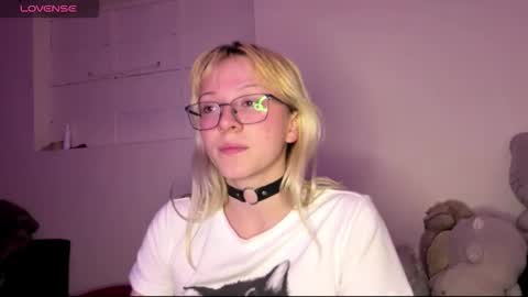 Snapshot of cloe_five chatting on 10.15.25 CLOE online show from 10.15.25