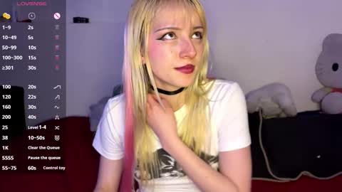 Snapshot of cloe_five chatting on 10.22.25 CLOE online show from 10.22.25