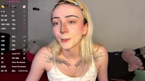 Snapshot of cloe_five chatting on 10.24.25 CLOE online show from 10.24.25